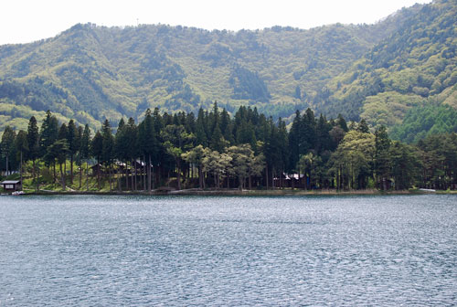 木崎湖に浮かぶ森城跡