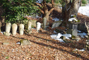 累代の住職の墓